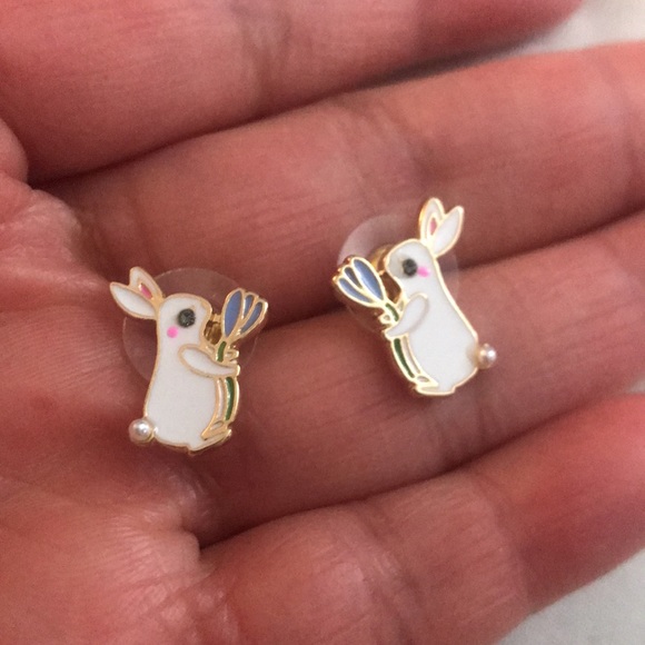 🌸NEW🌸 Lauren Conrad Bunny Flower Pearl Tail Earrings - Picture 2 of 12